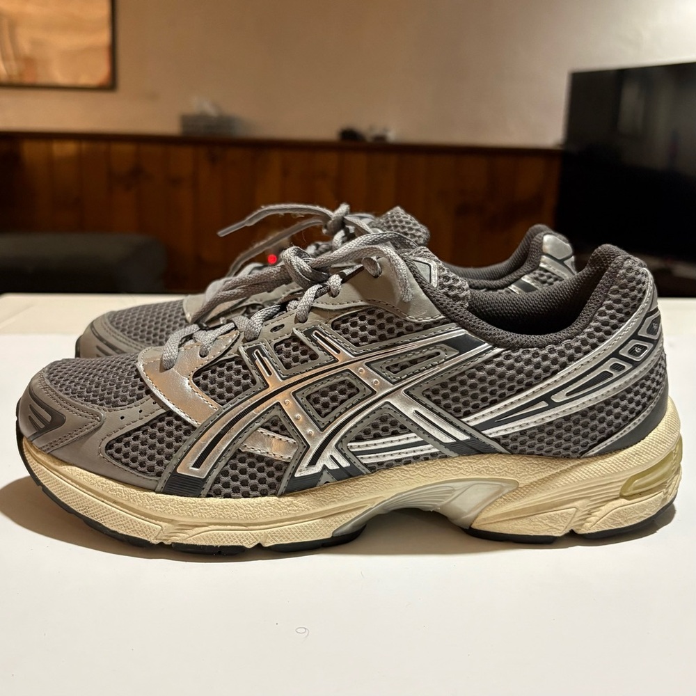 Men’s Asics 1130 in clay grey & pure silver.  Size 7.5